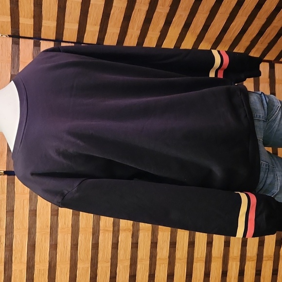 NWT! FRIENDS sweatshirt - Picture 5 of 7